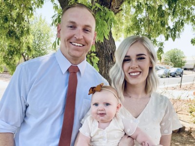 Family of 3 poses in front of tree